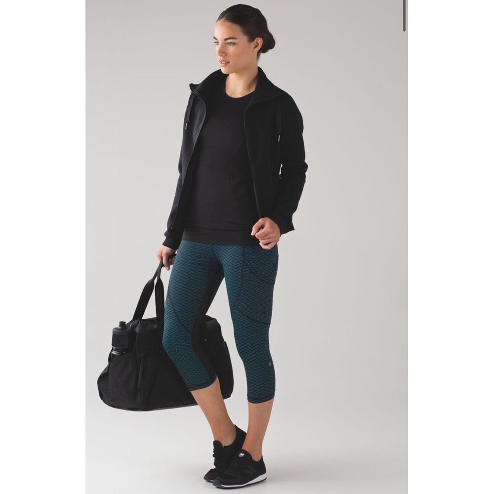 Lululemon outrun 17" Crop Score Jacquard Black Indian Ocean Leggings‎ Size 8